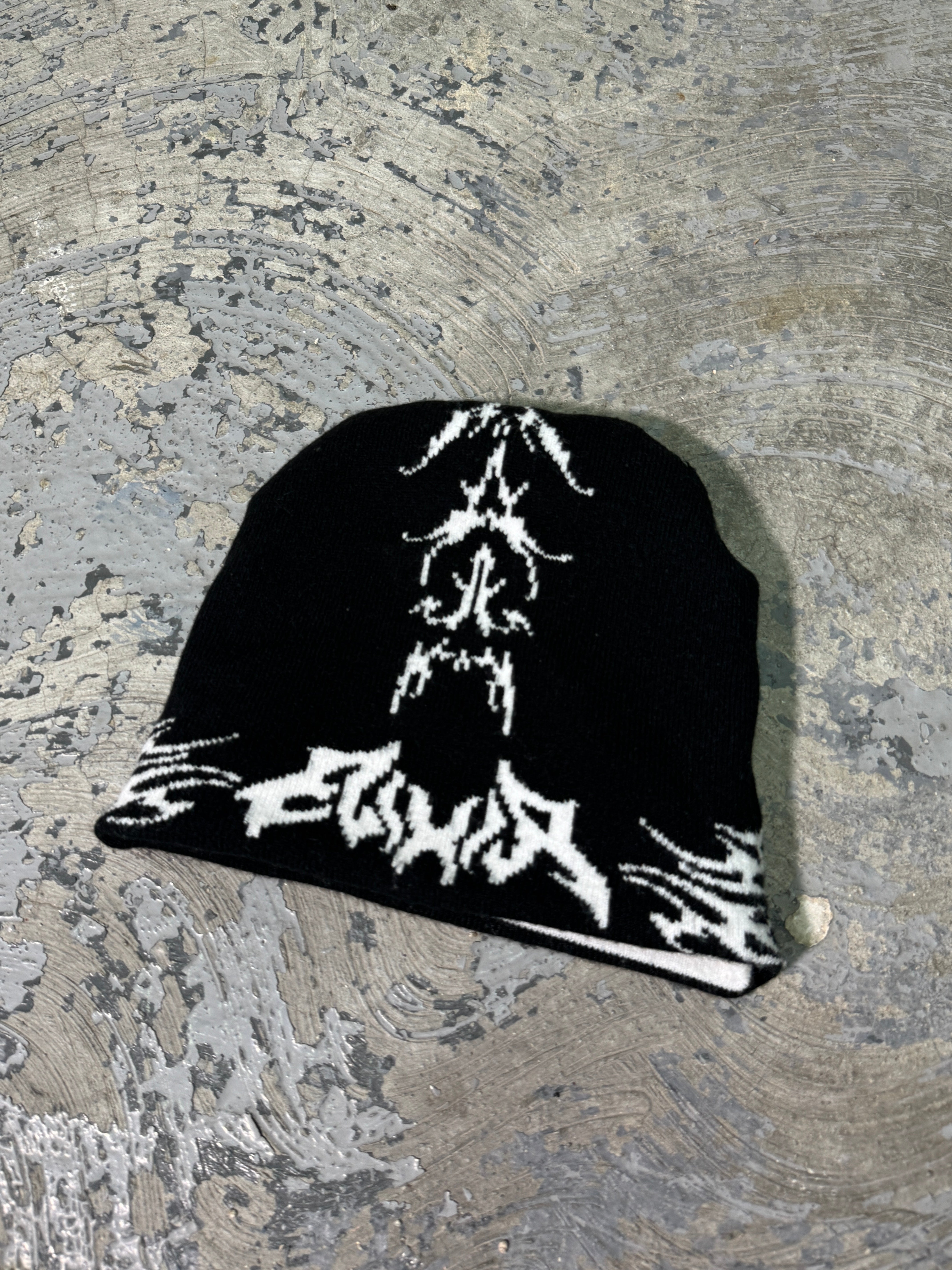 BLACK-WHITE REVERSIBLE CAP
