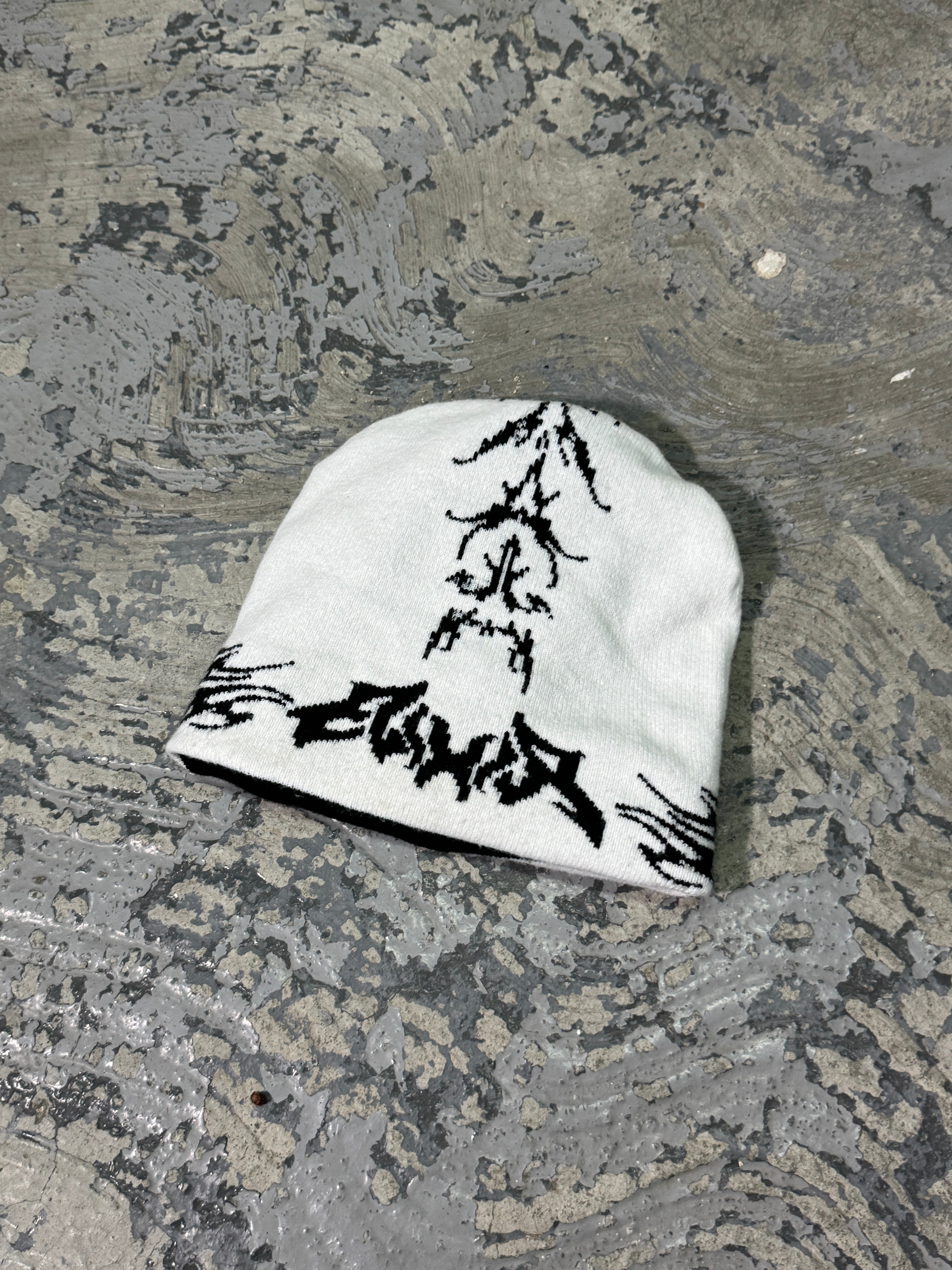 BLACK-WHITE REVERSIBLE CAP