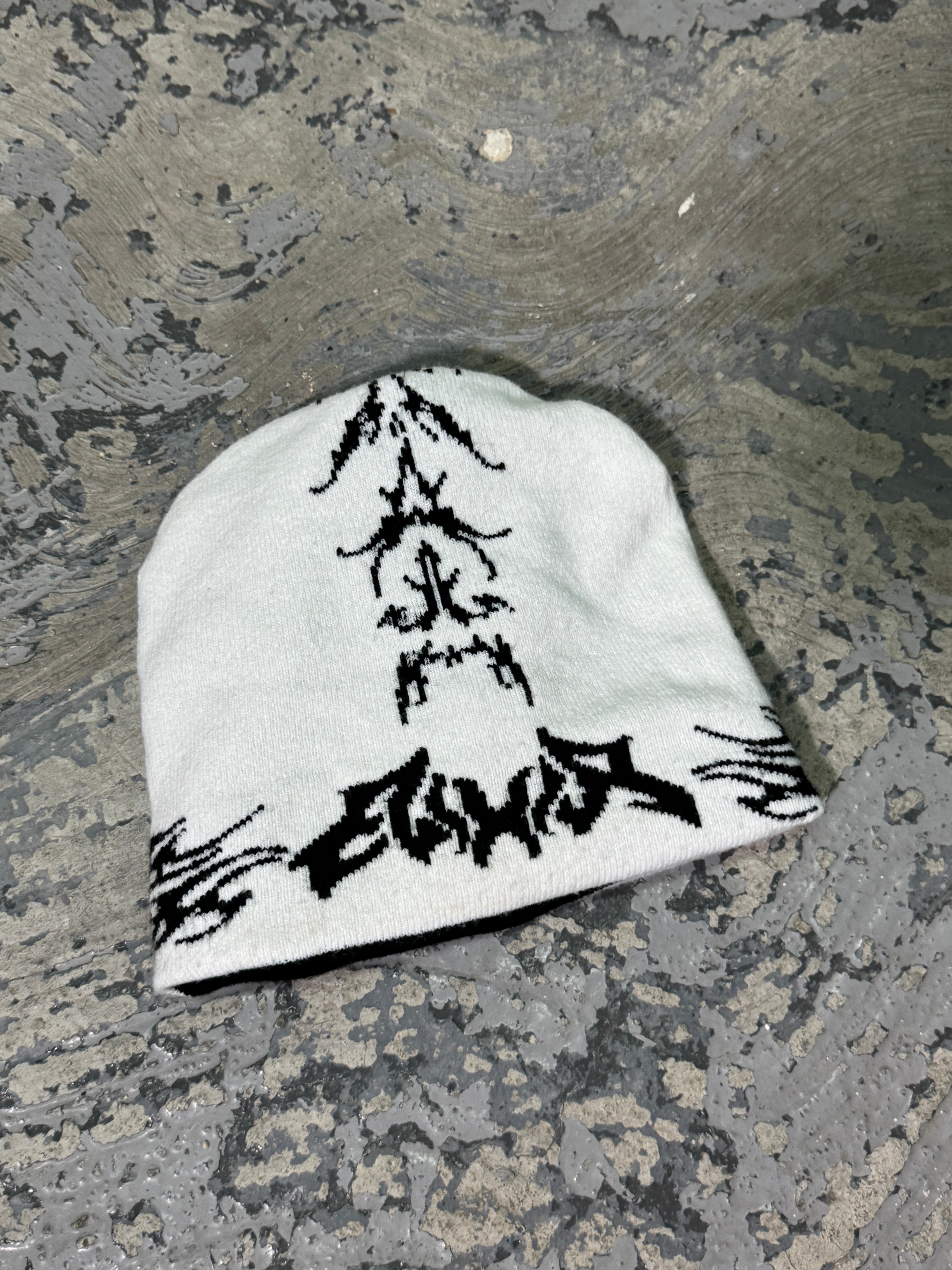 BLACK-WHITE REVERSIBLE CAP