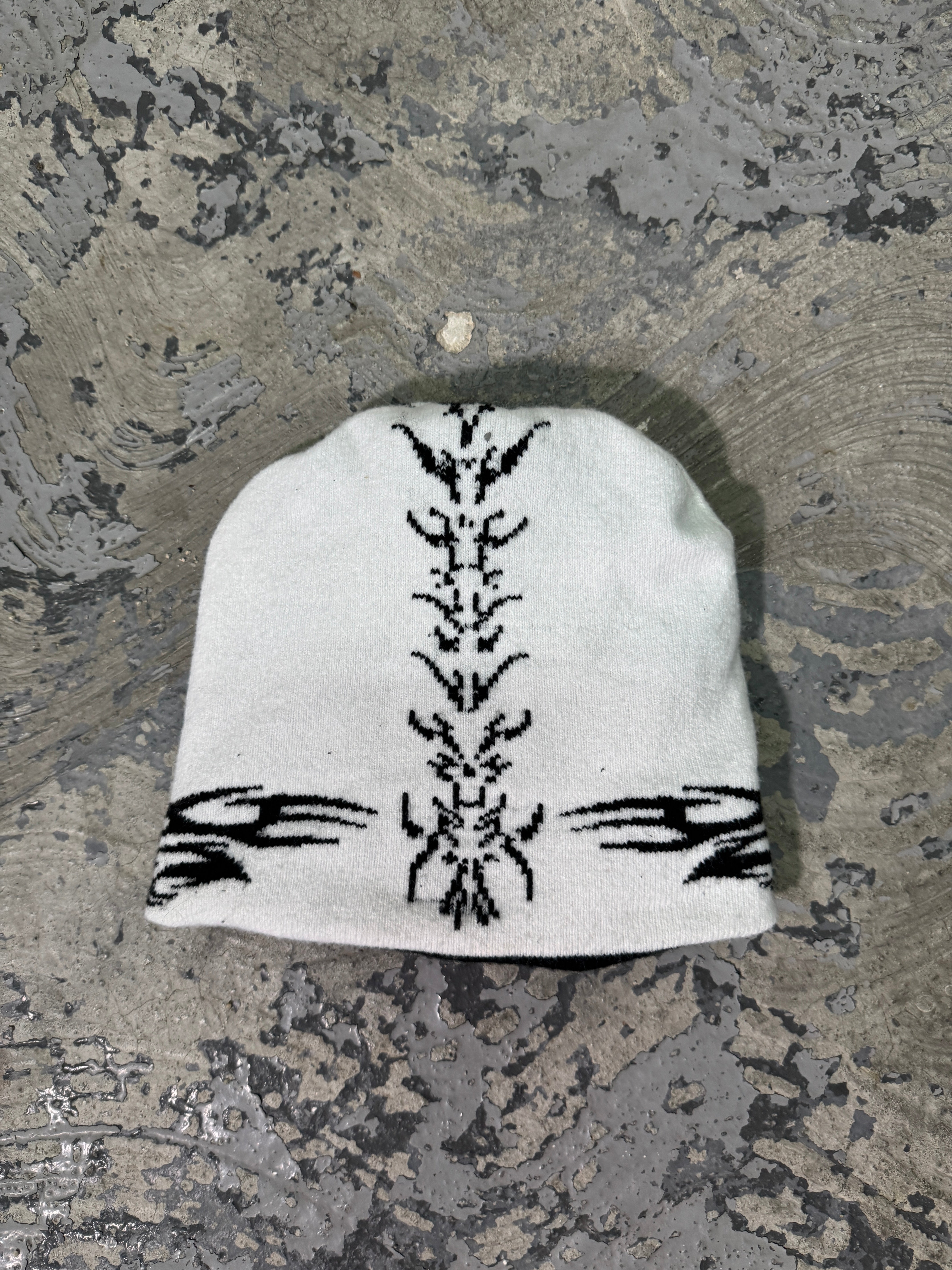 BLACK-WHITE REVERSIBLE CAP
