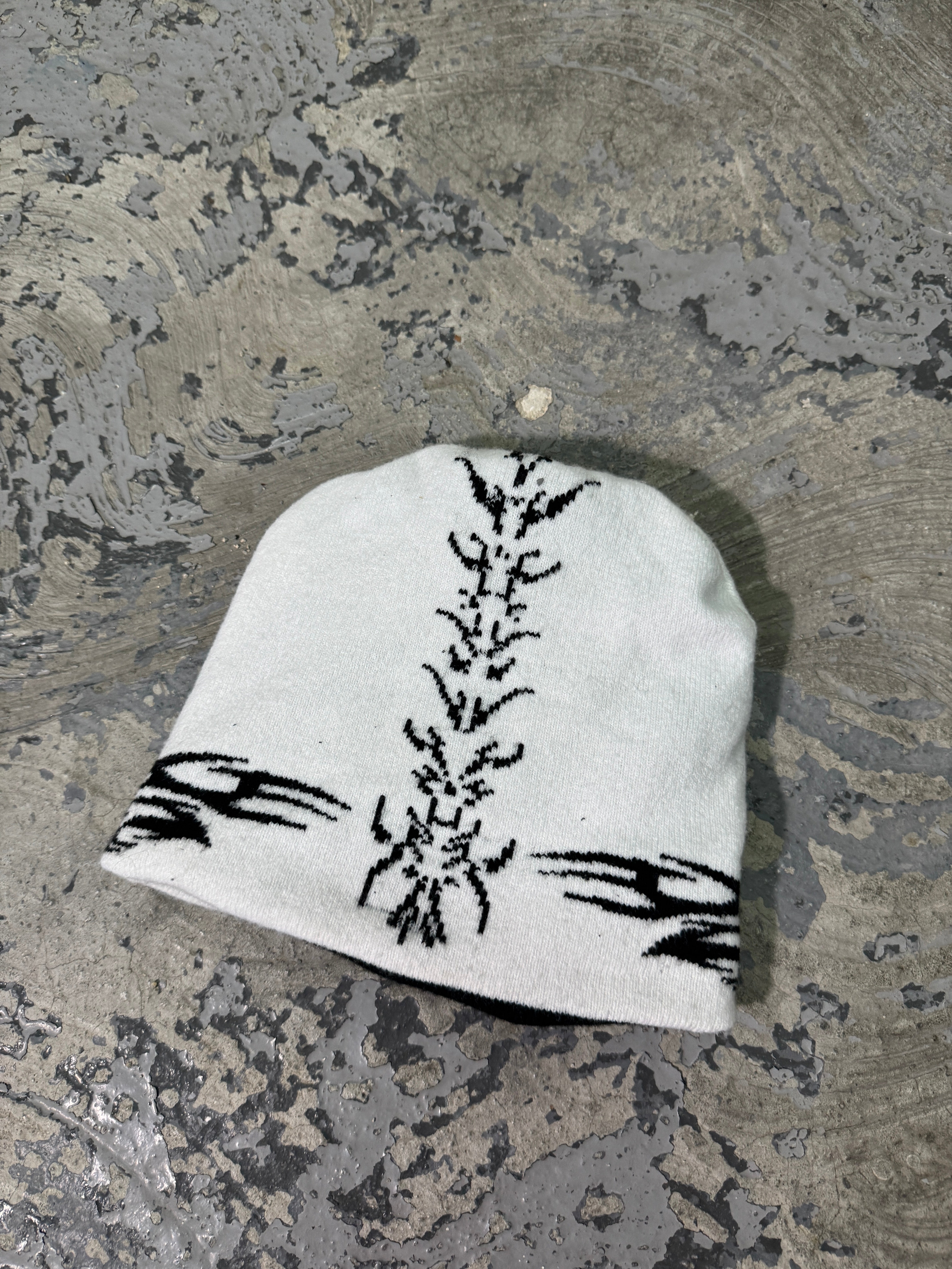 BLACK-WHITE REVERSIBLE CAP