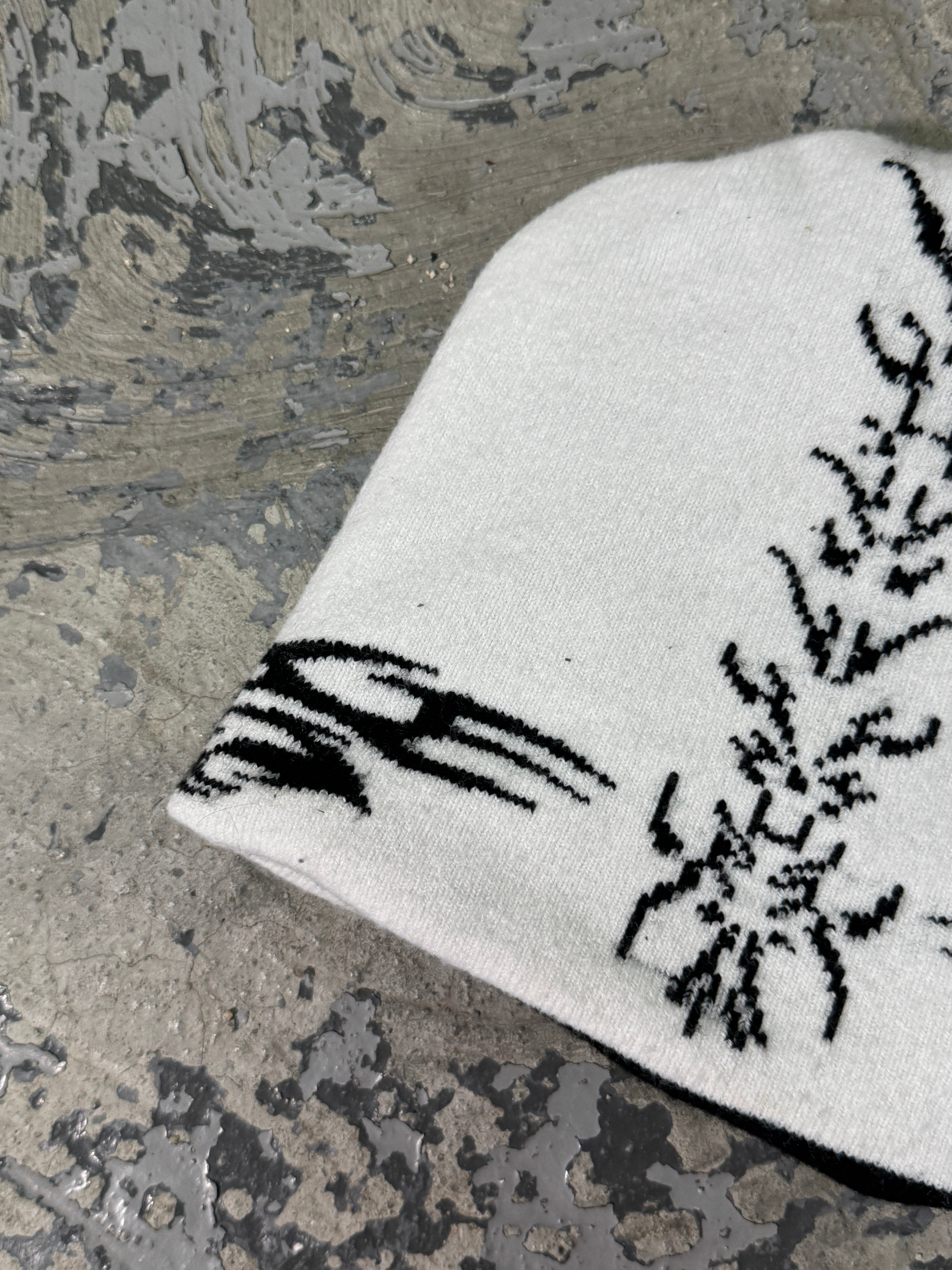 BLACK-WHITE REVERSIBLE CAP