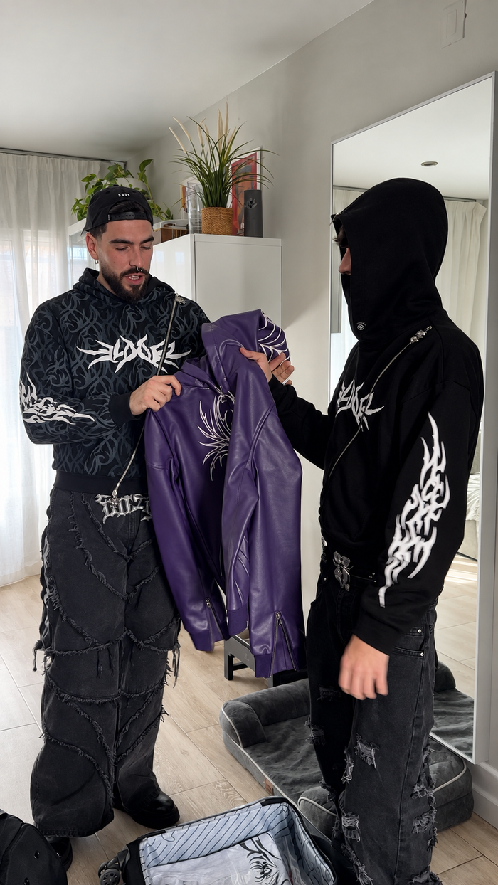 Entrega especial de las chaquetas moradas de Elixir; fotograma restaurado.